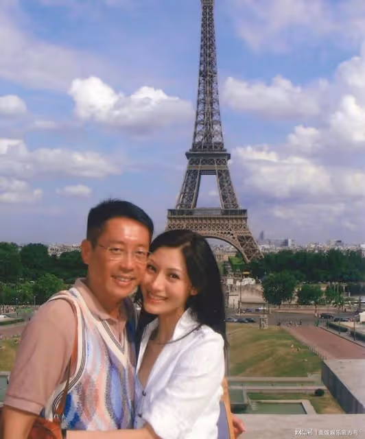 51歲李嘉欣罕曬素顏照,嘴唇發紫毛孔粗大,倆月前緊急住院險喪命