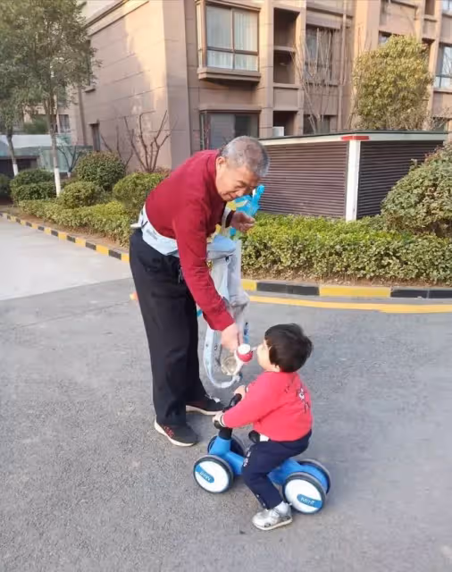 67歲超高齡產婦不顧兒女反對生下女兒，當初的預測，如今都應驗了