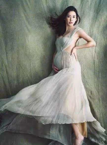 女星孕照：孫儷100分，baby90分，楊冪80分，而她給120分都嫌少