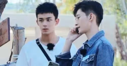 張翰生活中就這麼帥？坐上駕駛艙墨鏡一戴，頗有黑客帝國男主感覺