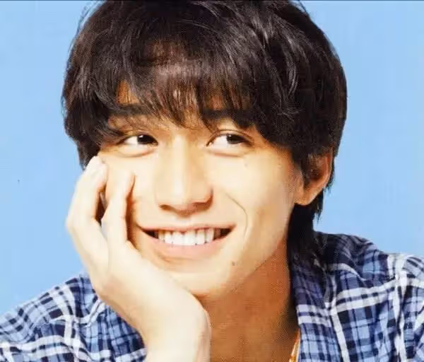 靠《一公升的眼淚》爆紅!錦戶亮「當年憂鬱小生氣質」圈粉無數 37歲「變長髮蓄鬍大叔」近照掀議論
