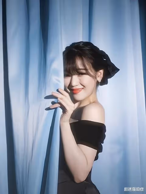 OH MY GIRL,變身經典電影中的古典美女,音源Queen歸來了!