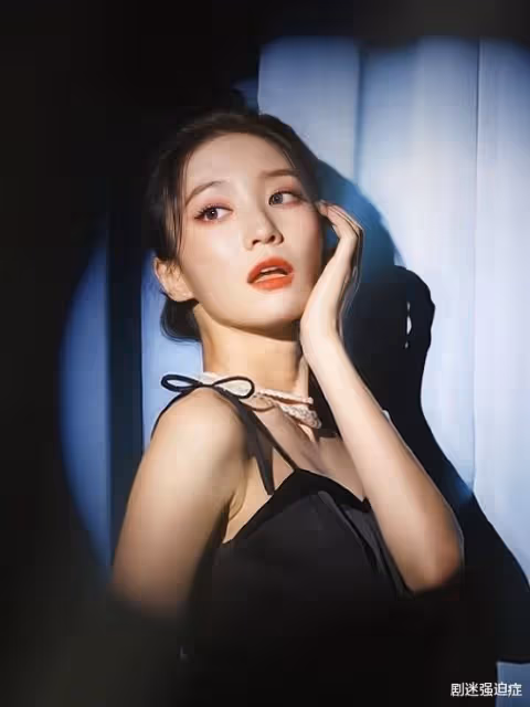 OH MY GIRL,變身經典電影中的古典美女,音源Queen歸來了!