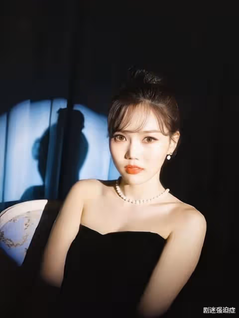 OH MY GIRL,變身經典電影中的古典美女,音源Queen歸來了!