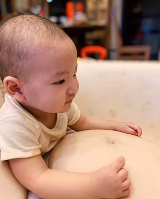 36歲男星再次喜當爸!老婆2年生2胎,溫馨全家福曝光女方紅光滿面
