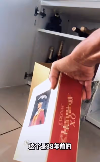 57歲鄭浩南將回國定居！曬幾十瓶珍藏洋酒，馬來西亞豪宅意外曝光