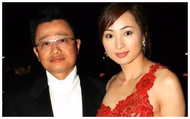 大秀好身材！56歲美魔女羅霖曬比基尼美照，皮膚白滑猶如少女一般