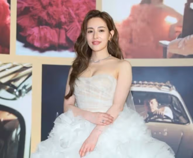 31歲女星丁巧唯辦婚禮，眾星雲集場面熱鬧，不讓1歲多兒子當花童