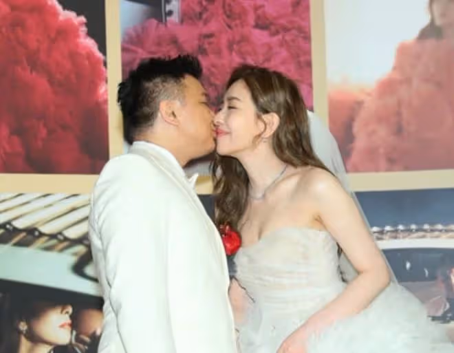31歲女星丁巧唯辦婚禮，眾星雲集場面熱鬧，不讓1歲多兒子當花童