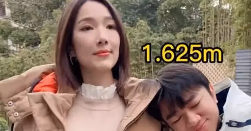 王祖藍公開夫妻真實身高差，李亞男拍照半蹲遷就老公，貼心又甜蜜