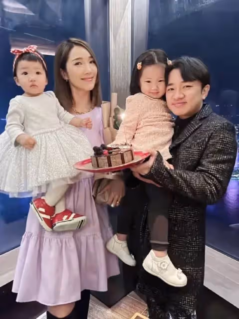 王祖藍公開夫妻真實身高差，李亞男拍照半蹲遷就老公，貼心又甜蜜