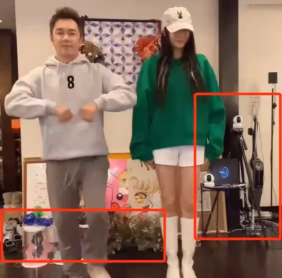 蔣麗莎與老公家中熱舞！長腿纖細塞不滿靴子，雜物擺一地顯擁擠