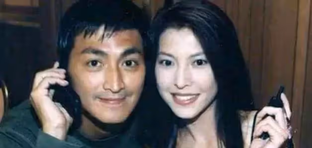 她是最美「紫衫龍王」!與吳鎮宇相戀8年,今52歲容顏不輸周慧敏!