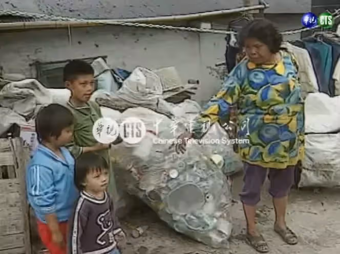 5寶爸不夠看!台東媽媽「32年生24胎」靠撿回收養全家 孩子長大「想接回照顧被拒絕」:不求你們回報