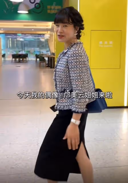 富婆鄺美雲回內地,被千萬網紅請吃大餐,對方網傳是賭王家族成員