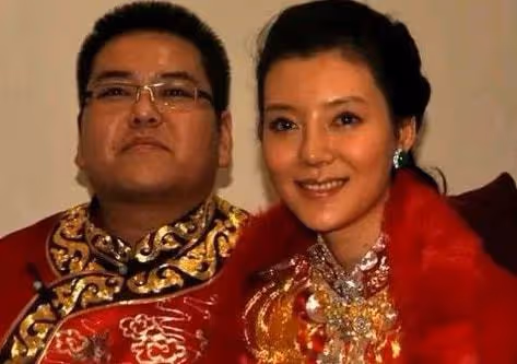 與郝蕾同居3年，被車曉母親相中，鄧超最後為何娶要孫儷？
