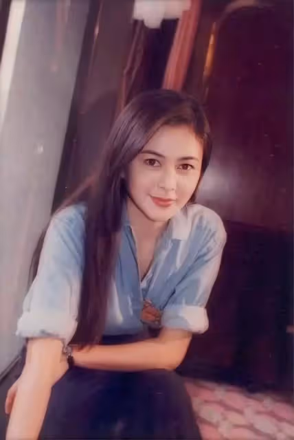 23歲鐘麗緹的選美照曝光,評委竟是31歲關之琳,網友:她的美無人能及!
