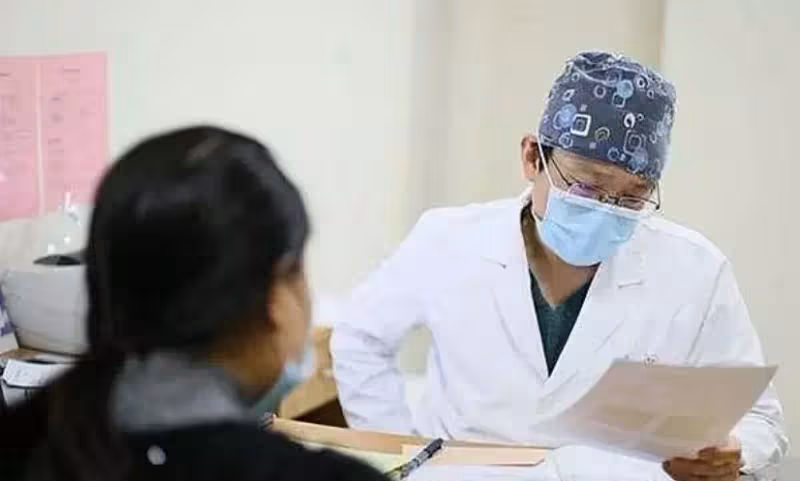 意外痛失25歲獨子!53歲母親冒險「試管3次生女」 5年後清明見兒「一封信」逼哭全網