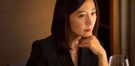 丈夫出軌，我旅遊回家，我親眼看見他和女人在沙發上暢汗淋漓互啃
