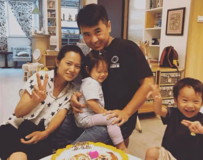 知名攝影師墜谷身亡,眾星冒雨送別現場圍得水泄不通,楊冪送花圈