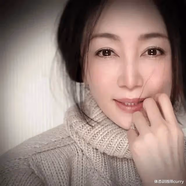 日本選美大賽52歲阿姨奪冠,身材火辣性感,想要凍齡自律不能少