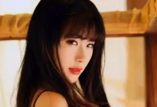 我和大我18歲女人喝酒，酒醉，她躺在我懷裡時她老公回來了