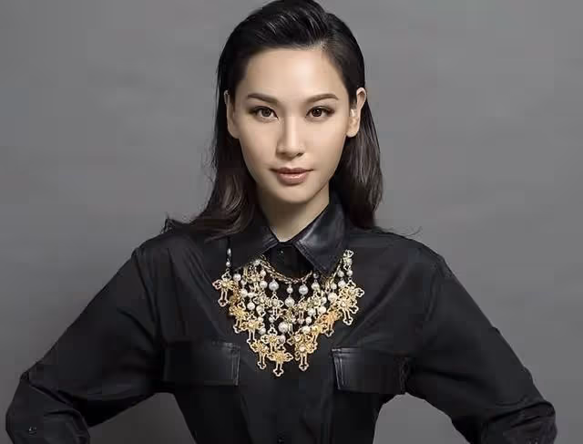 知名港星退圈後近照曝光!做珠寶設計師風韻猶存,移民計劃被擱置