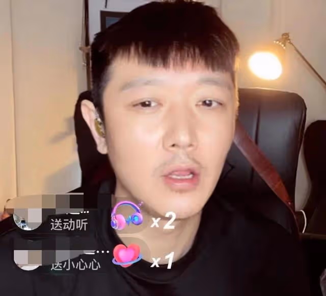 主持人田源被封殺後生活依舊瀟灑，住20萬一平豪宅，曾坦言沒朋友