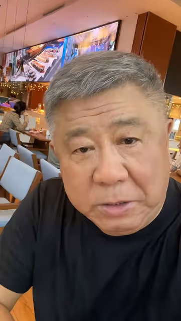 65歲程煜近況惹擔憂,現身小飯館就餐無人識,說話慢吞吞宣傳白酒