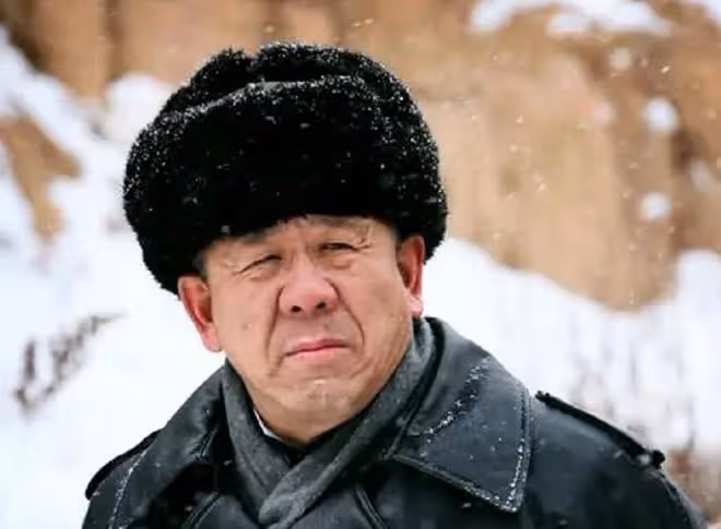 65歲程煜近況惹擔憂,現身小飯館就餐無人識,說話慢吞吞宣傳白酒