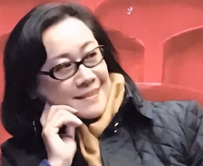 65歲程煜近況惹擔憂,現身小飯館就餐無人識,說話慢吞吞宣傳白酒