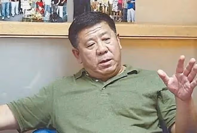 65歲程煜近況惹擔憂,現身小飯館就餐無人識,說話慢吞吞宣傳白酒