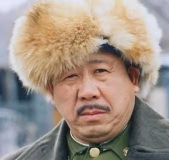 65歲程煜近況惹擔憂,現身小飯館就餐無人識,說話慢吞吞宣傳白酒
