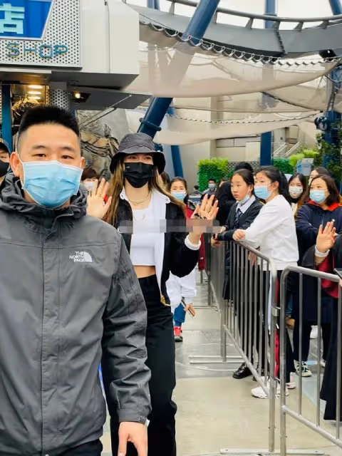 谷愛凌與賭王千金同游！一身大牌氣場碾壓何超欣，何猷亨也遭無視