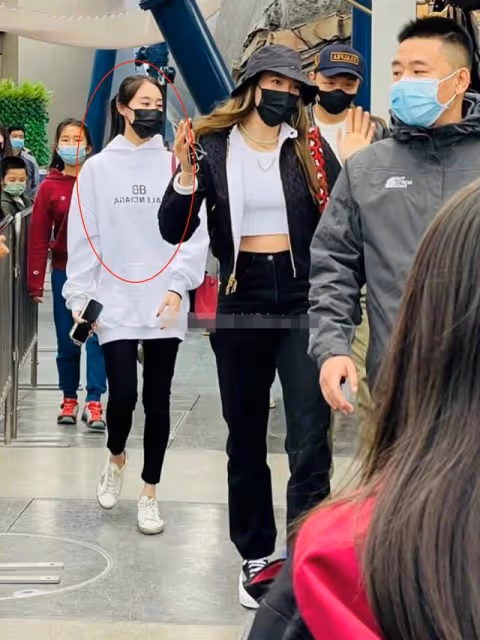谷愛凌與賭王千金同游！一身大牌氣場碾壓何超欣，何猷亨也遭無視