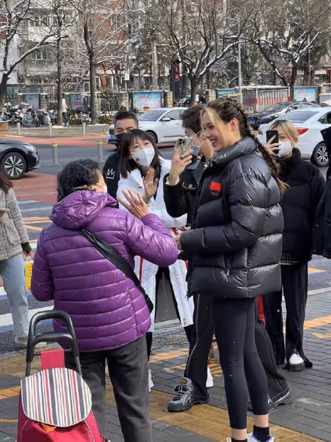 谷愛凌與賭王千金同游！一身大牌氣場碾壓何超欣，何猷亨也遭無視