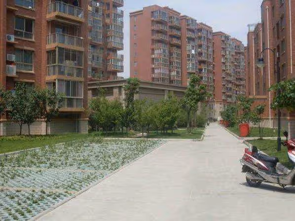 婆婆癱瘓，月薪一萬的兒媳辭職照顧五年，婆婆去世後兒子提離婚