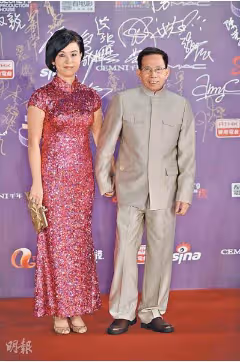 原配主動讓位！忍小三身份多年「如願嫁大30歲名導」　卻婚內出軌「丈夫走後」55歲再嫁千億豪門
