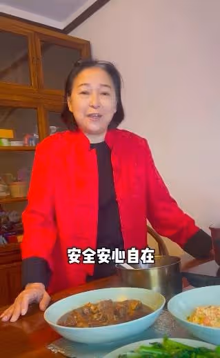 68歲台灣老戲骨定居內地，感嘆北京安全又方便，晚年生活豐富多彩