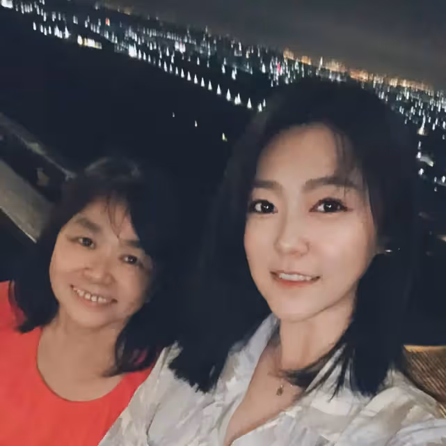 金曲歌后大方承認：我是雙性戀！自爆心目中「理想女友是她」　「交過2任女友」父母都很開放