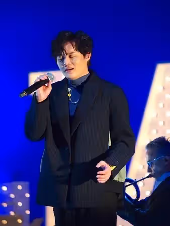金曲歌后大方承認：我是雙性戀！自爆心目中「理想女友是她」　「交過2任女友」父母都很開放