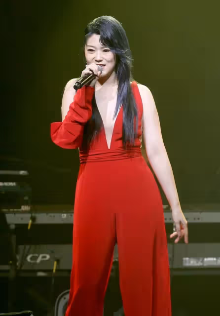 金曲歌后大方承認：我是雙性戀！自爆心目中「理想女友是她」　「交過2任女友」父母都很開放