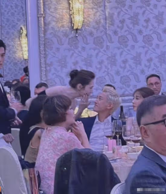 邱澤許瑋甯婚後首合體!出席好友婚禮似主角,俊男靚女太養眼