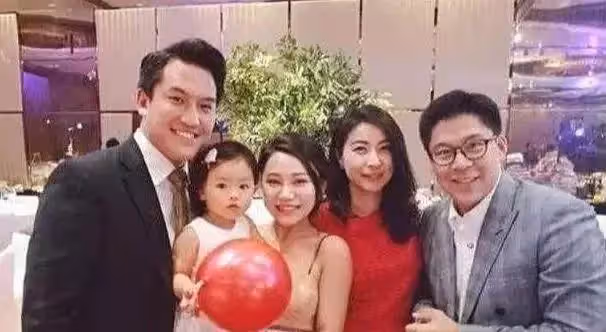郭晶晶女兒正臉曝光!長相被贊像奶奶朱玲玲,活脫脫美人坯子,難怪爸爸變成女兒奴
