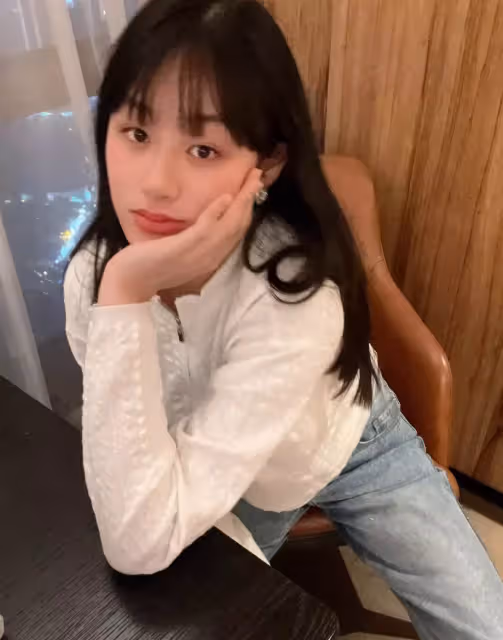 吳啟華女兒近況!入讀內地名校學費20萬,12歲吳熙兒妝容精緻打扮成熟,外貌吸睛似「翻版吳啟華」,網友:女大十八變