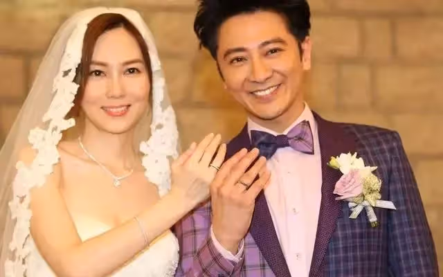 47歲孫耀威與妻罕見同框「帥臉好身材凍齡」38歲老婆娃娃臉如少女「白皙美腿超搶鏡」