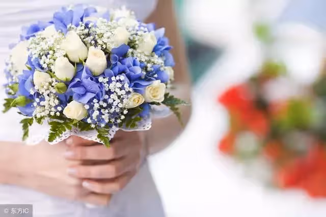 娶大我十歲的女人!母親勉強同意「婚禮上認出新娘的身份」媽媽全程流淚「說怎麼做出這樣的事」