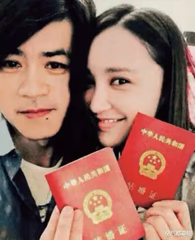 娶大我十歲的女人!母親勉強同意「婚禮上認出新娘的身份」媽媽全程流淚「說怎麼做出這樣的事」