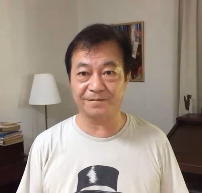 老戲骨廖偉雄自曝2度確診!唱完卡拉OK後染病,連續3天有刺痛感
