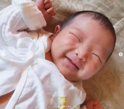 消失螢光幕2年！37歲女星「悄悄產下一孩」報喜訊　曬「寶寶笑到瞇成一條線照」幸福藏不住